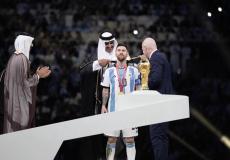 ميسي يتوج بكأس العالم 2022