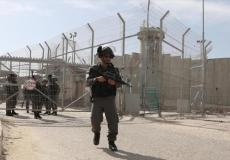 قوات الاحتلال الاسرائيلي تغلق حاجز قلنديا