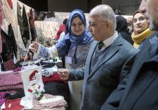 بلدية غزة تفتتح معرض "رياديات للأشغال اليدوية والفنون 2"