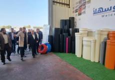 وزير الاقتصاد الوطني خالد العسيلي خلال تفقده مدينة غزة الصناعية