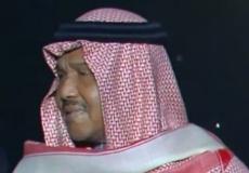 دموع محمد عبده خلال تكريمه بجائزة التمير الإعلاميjpg