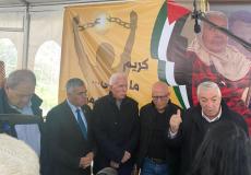 قيادة السلطة خلال زيارتهم إلى الأسير المحرر كريم يونس