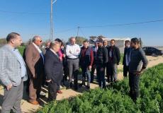وزير الزراعة يتفقد عدد من المشاريع في مدينة بيت لاهيا