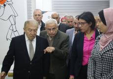 وزير الاقتصاد الفلسطيني يفتتح مركز خيطان غزة