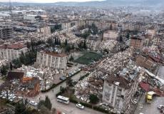 صورة جوية لعدة مبان منهارة في أعقاب الزلزال الذي ضرب مدينة هاتاي التركية