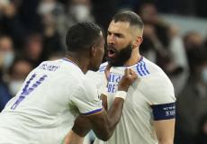 ديفيد الابا وبنزيما لاعبي ريال مدريد