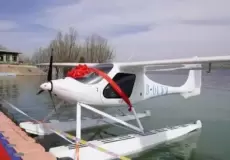 الصين تنتج أول طائرة كهربائية عائمة في العالم