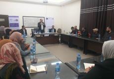 صورة من الجلسة التي عقدها الفلسطينيات في جامعة الإسراء