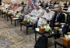 في الندوة التي أطلقت فيها المدرسة السعودية لصناع الفكر