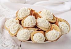 طريقة عمل القطايف بالتمر والكريمة في رمضان 2023