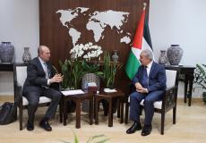 رئيس الوزراء الفلسطيني اشتية مع هادي عمرو