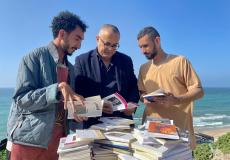 جانب من زيارة وزير الثقافة لكافتيريا بغزة