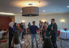 فلسطينيات تعقد جلسة تفريغ نفسي للصحافيين في رام الله