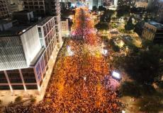 عشرات الآلاف يتظاهرون في تل أبيب