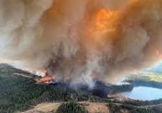 حريق في مقاطعة ألبرتا الكندية وإجلاء 25 ألفا من سكانها