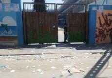 ظاهرة تمزيق الكتب في شوارع غزة - أرشيف