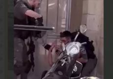 لحظة اعتداء قوات الاختلال على شاب بالقدس