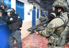 قوات القمع تقتحم السجون