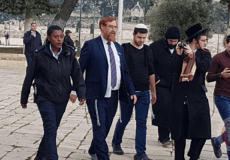 المتطرف غليك وعشرات المستوطنين يقتحموا المسجد الاقصى