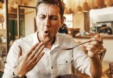 وفاة شاب بسبب تناوله النودلز الحار