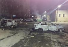 مستوطنون يحرقون مركبات ويحطمون محلات تجارية في رام الله