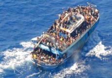 قارب المهاجرين قبل غرقه قبالة السواحل اليونانية