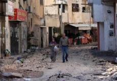 أهالي جنين يتفقدون المخيم بعد العدوان الإسرائيلي عليه.