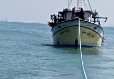 مركب الصيد المصادر في بحر غزة