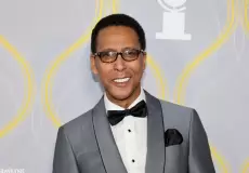 وفاة الممثل رون سيفاس جونز