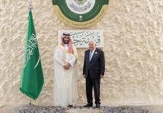 الرئيس الفلسطيني محمود عباس بجانب ولي العهد السعودي بن سلمان