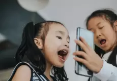 الحكومة الصينية تعتزم تقييد استخدام الأطفال للهواتف الذكية