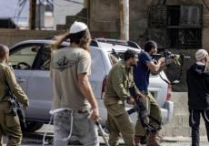 مستوطنون يقتحمون مدرسة في وادي السيق
