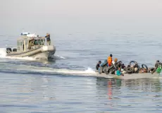 مقتل 14 مهاجراً وفقدان العشرات بعد غرق مركبهم قبالة سواحل تونس