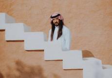 الموسيقار الأمريكي ستيف أوكي بالزي السعودي