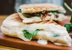 مطعم ايطالي يفرض رسوما على سائح