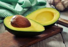 أطباء يحذرون من الإفراط في تناول الأفوكادو