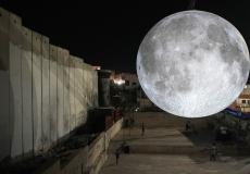 متحف القمر عمل فني يضيء سماء مخيم عايدة