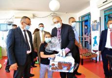 وزير التعليم يُشارك الأطفال مرضى السرطان بفعالية ترفيهية بمشفى بيت جالا