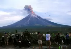 بركان مايون صاحب الانفجار البركاني الأكثر تدميرًا يثور من جديد