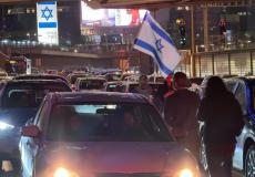 إسرائيليون يغلقون شارعين رئيسيين في تل أبيب