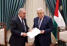 الرئيس عباس يقبل استقالة حكومة اشتية