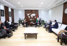اشتية يطالب سويسرا الاعتراف بدولة فلسطين