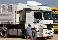 15 إسرائيليا يمنعون دخول شاحنات مساعدات الى غزة