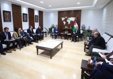 حرب غزة تتصدر اجتماعات اشتية مع ثلاثة مسؤولين دوليين