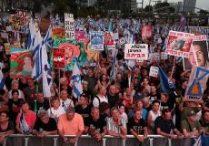 آلاف المحتجين يطالبون بإبرام صفقة تبادل وإقالة الحكومة الإسرائيلية