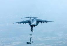 طائرة اماراتية تسقط مساعدات فوق دير البلح - قطاع غزة