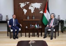 لقاء رئيس الوزراء الفلسطيني مع السفير المصري في رام الله