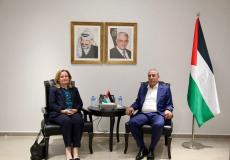لقاء حسين الشيخ مع القنصل العام البريطانية