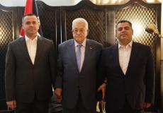 الرئيس عباس خلال استقباله نجلي هنية - شعبنا سيبقى موحدا