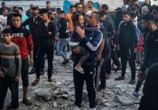 مواطنون يتفقدون منازلهم عقب القصف الإسرائيلي شمال قطاع غزة